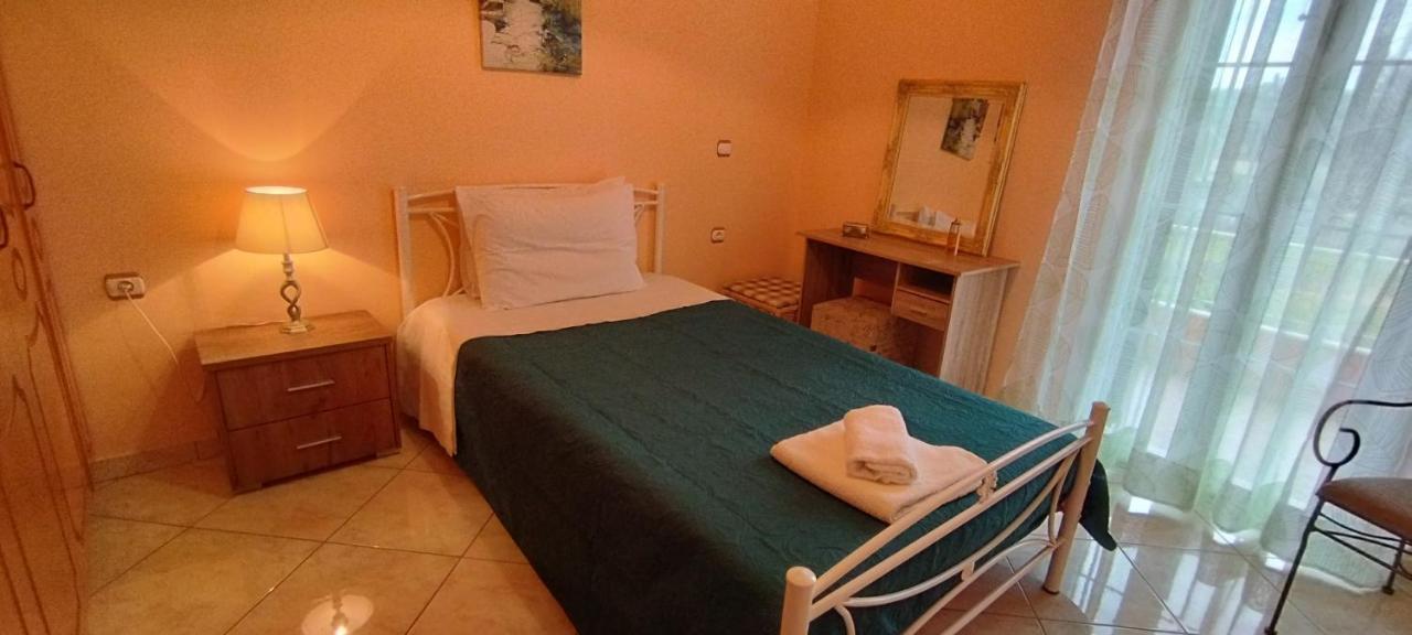 Apartment Even Ezer With Private Swimming Pool, Upon Request Pouládes